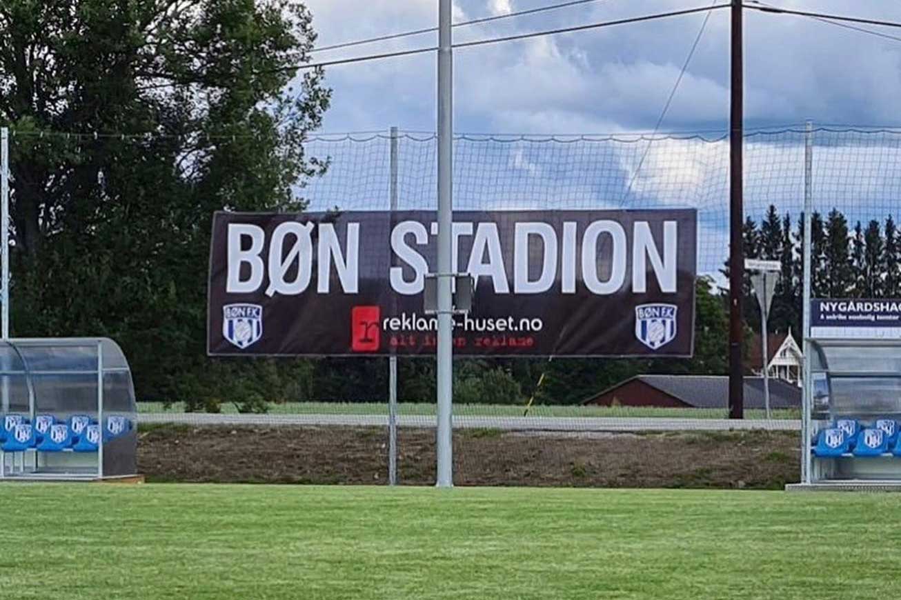 Skilt med Bøn Stadion